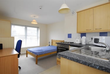 1 bed studio, 18 Camden Street, City Centre, Plymouth, PL48NW - Image 2